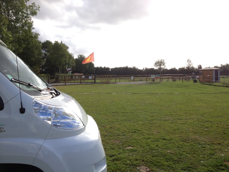 Aire camping-car  Saint-Pierre-de-Mailloc (14290) - Photo 10